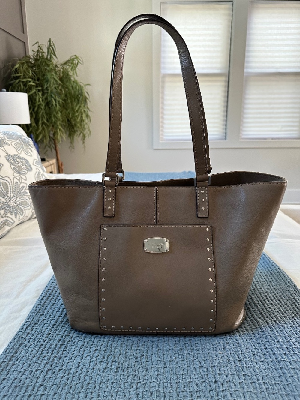 MICHAEL KORS ASTOR DARK TAUPE LEATHER SILVER STUD LARGE TRAVEL TOTE BAG